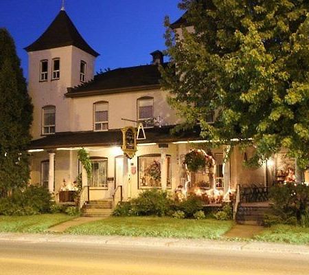 Auberge Les Deux Tours Saguenay Exterior photo