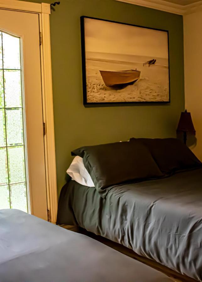 Auberge Les Deux Tours Saguenay Exterior photo