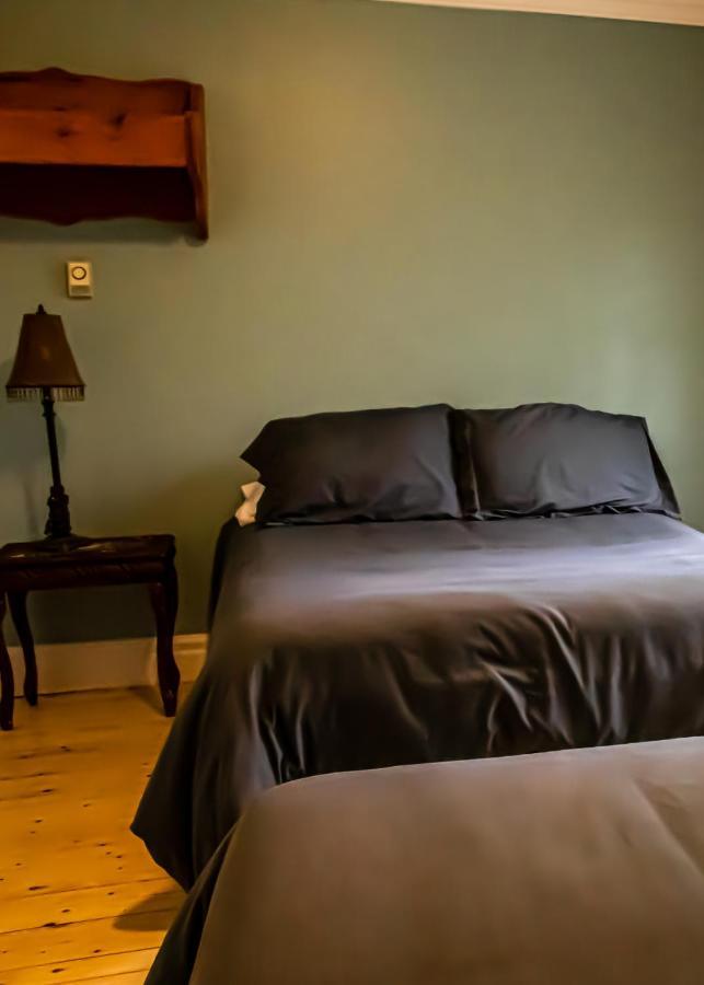 Auberge Les Deux Tours Saguenay Exterior photo